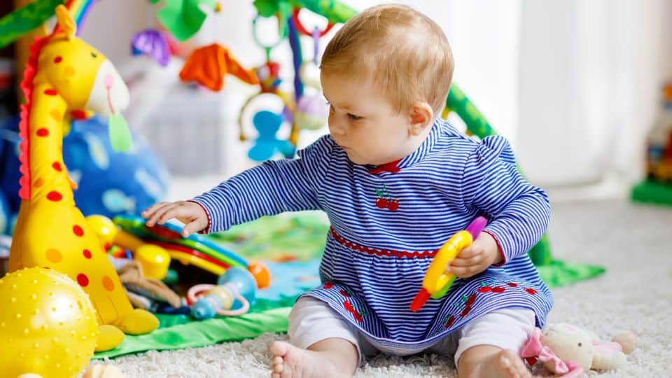 צעצועים תורמים להתפתחותם של תינוקות