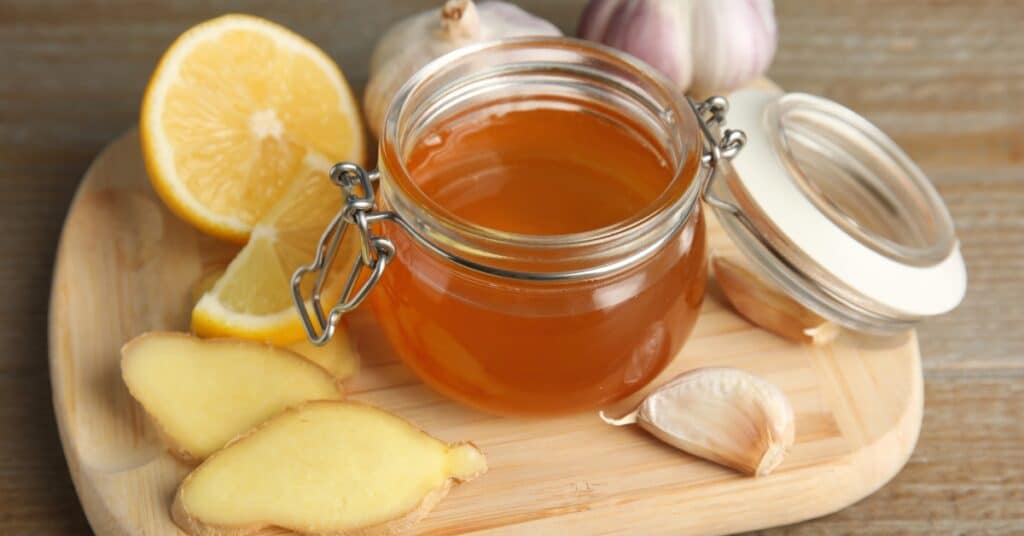 איך מתמודדים באופן טבעי עם כאבי גרון