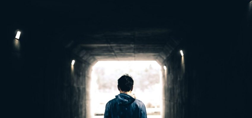 ילד אבוד הזקוק לטיפול פסיכולוגי - אילוסטרציה