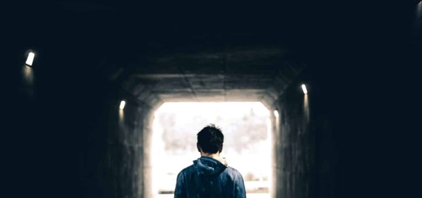 ילד אבוד הזקוק לטיפול פסיכולוגי - אילוסטרציה