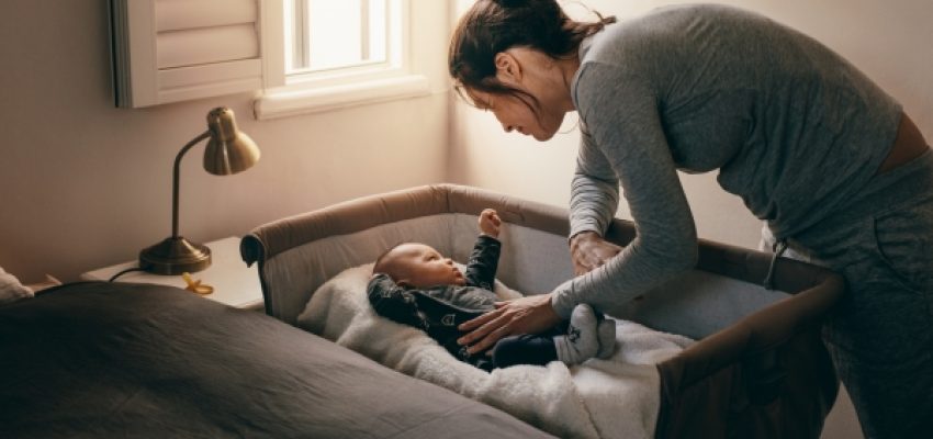 מגן מיטה למיטת הורים - איך לבחור את הדגם הבטוח ביותר לתינוק